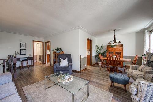 7544 Rainbow Crescent, Niagara Falls, ON - Indoor Photo Showing Living Room