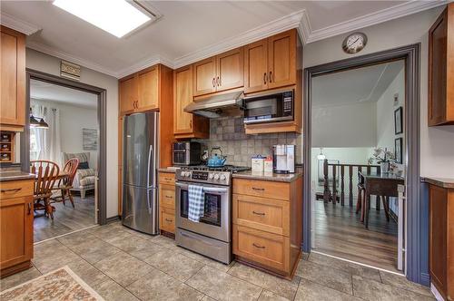 7544 Rainbow Crescent, Niagara Falls, ON - Indoor Photo Showing Kitchen