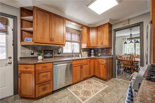 7544 Rainbow Crescent, Niagara Falls, ON - Indoor Photo Showing Kitchen