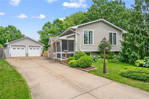 7544 Rainbow Crescent, Niagara Falls, ON - Outdoor With Facade