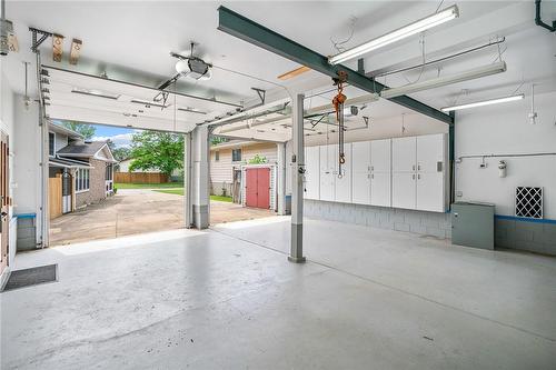 7544 Rainbow Crescent, Niagara Falls, ON -  Photo Showing Garage