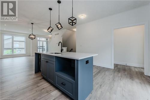 271 Grey Silo Road Unit# 44, Waterloo, ON - Indoor Photo Showing Kitchen