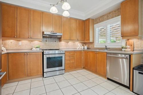 1180 Field Drive, Milton, ON - Indoor Photo Showing Kitchen