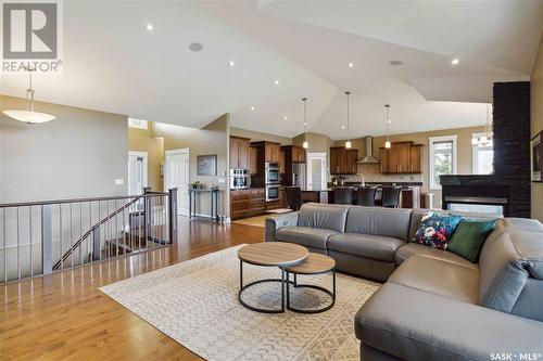 35 Sunrise Drive, Blackstrap Skyview, SK - Indoor Photo Showing Living Room