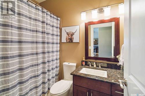 35 Sunrise Drive, Blackstrap Skyview, SK - Indoor Photo Showing Bathroom