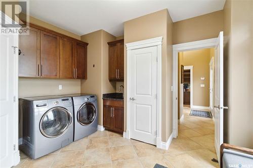 35 Sunrise Drive, Blackstrap Skyview, SK - Indoor Photo Showing Laundry Room