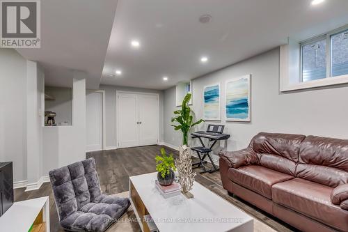 5488 Tenth Line W, Mississauga, ON - Indoor Photo Showing Living Room