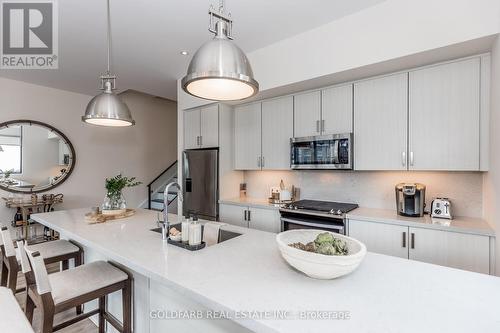 99 - 3775 Riva Avenue, Innisfil, ON - Indoor Photo Showing Kitchen With Upgraded Kitchen