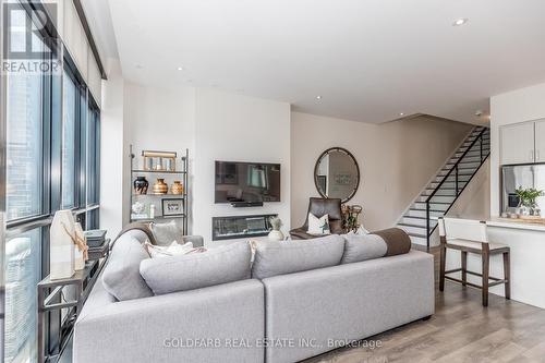 99 - 3775 Riva Avenue, Innisfil, ON - Indoor Photo Showing Living Room