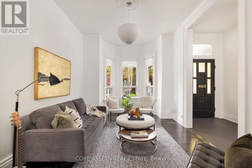 200 Argyle Street, Toronto, ON - Indoor Photo Showing Living Room