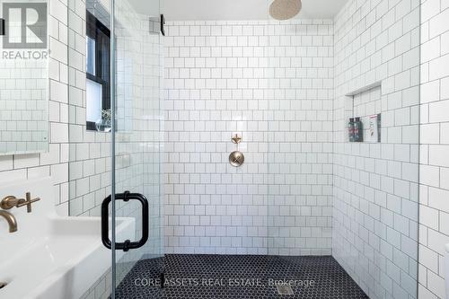 200 Argyle Street, Toronto, ON - Indoor Photo Showing Bathroom