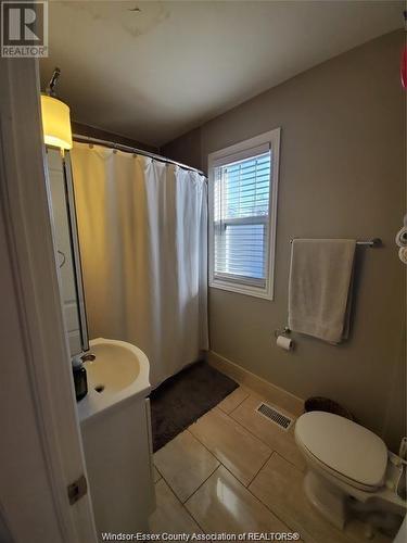 1362 Parent Avenue Unit# Main, Windsor, ON - Indoor Photo Showing Bathroom