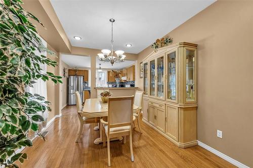 161 Oak Avenue, Hamilton, ON - Indoor Photo Showing Dining Room