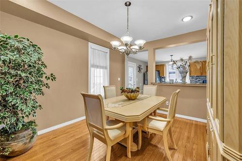 161 Oak Avenue, Hamilton, ON - Indoor Photo Showing Dining Room