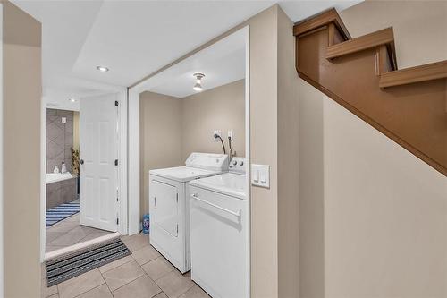 161 Oak Avenue, Hamilton, ON - Indoor Photo Showing Laundry Room