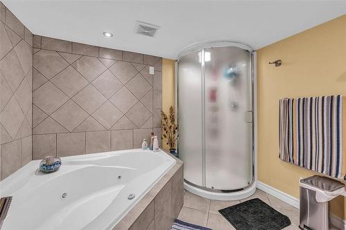 161 Oak Avenue, Hamilton, ON - Indoor Photo Showing Bathroom