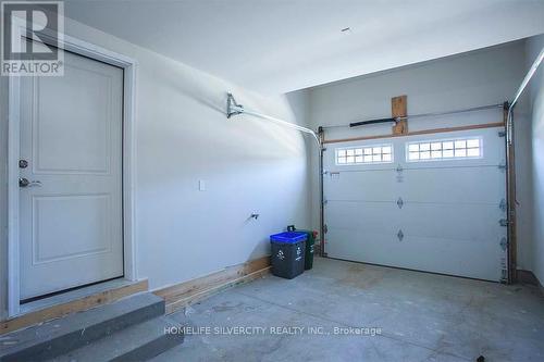 11 Bowman Crescent, Thorold, ON - Indoor Photo Showing Garage