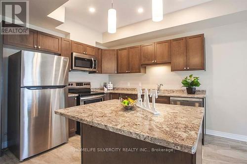 11 Bowman Crescent, Thorold, ON - Indoor Photo Showing Kitchen With Upgraded Kitchen