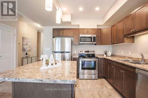 11 Bowman Crescent, Thorold, ON - Indoor Photo Showing Kitchen With Double Sink With Upgraded Kitchen