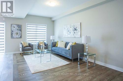 11 Bowman Crescent, Thorold, ON - Indoor Photo Showing Living Room