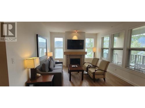 4200 Lakeshore Drive Unit# 120, Osoyoos, BC - Indoor Photo Showing Living Room With Fireplace