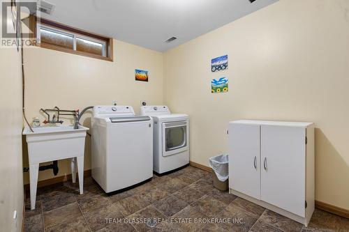 2 Greenfield Court, London, ON - Indoor Photo Showing Laundry Room