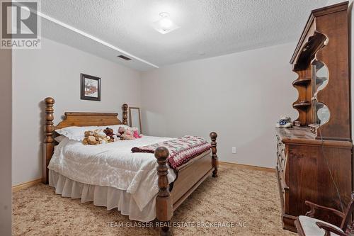 2 Greenfield Court, London, ON - Indoor Photo Showing Bedroom