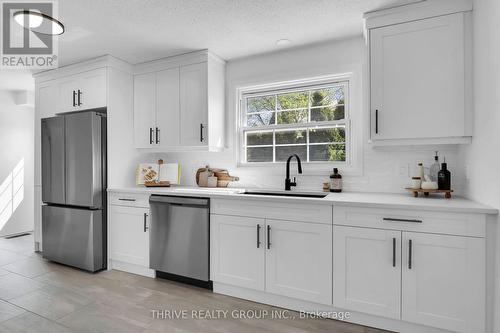 567 Gainsborough Road, London, ON - Indoor Photo Showing Kitchen With Upgraded Kitchen