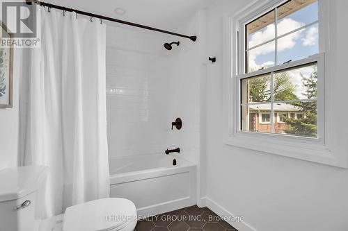 567 Gainsborough Road, London, ON - Indoor Photo Showing Bathroom