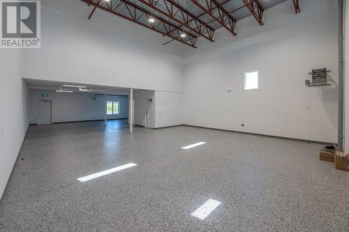 32 Empire Street Unit# 7, Osoyoos, BC - Indoor Photo Showing Garage