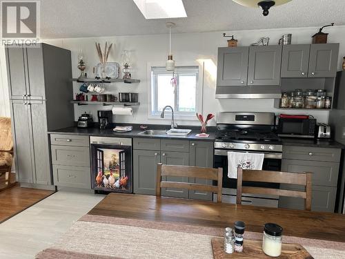 25-1250 Hillside Ave, Chase, BC - Indoor Photo Showing Kitchen With Double Sink