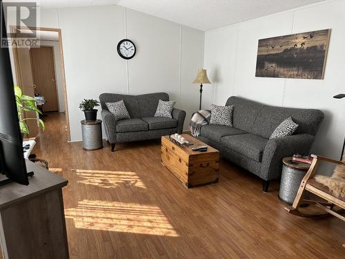 25-1250 Hillside Ave, Chase, BC - Indoor Photo Showing Living Room