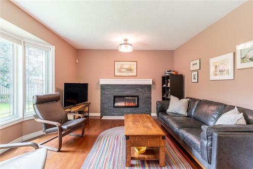 10 Montebello Court, Hamilton, ON - Indoor Photo Showing Living Room With Fireplace