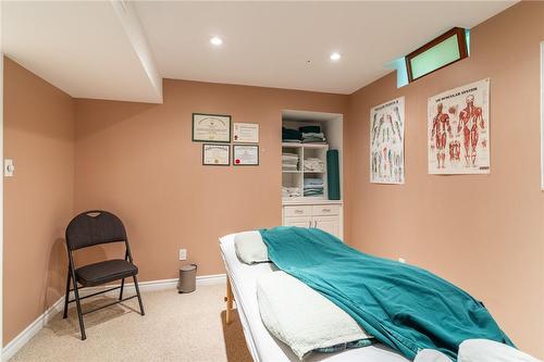 10 Montebello Court, Hamilton, ON - Indoor Photo Showing Bedroom