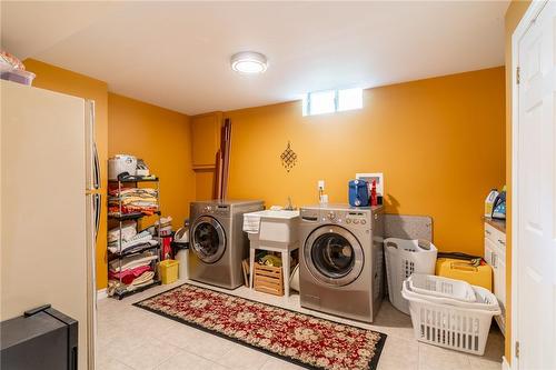 10 Montebello Court, Hamilton, ON - Indoor Photo Showing Laundry Room