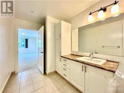 1425 Vanier Parkway Unit#308, Ottawa, ON - Indoor Photo Showing Bathroom