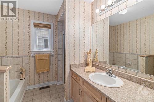 163 Yoho Drive, Kanata, ON - Indoor Photo Showing Bathroom