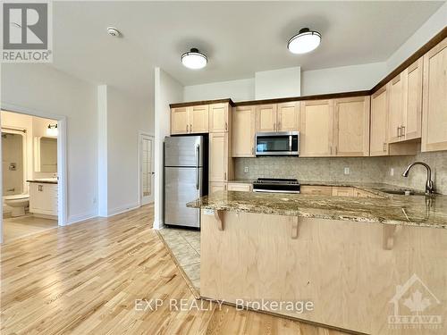 131 - 1425 Vanier Parkway, Ottawa, ON - Indoor Photo Showing Kitchen