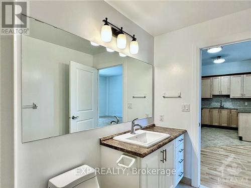 131 - 1425 Vanier Parkway, Ottawa, ON - Indoor Photo Showing Bathroom