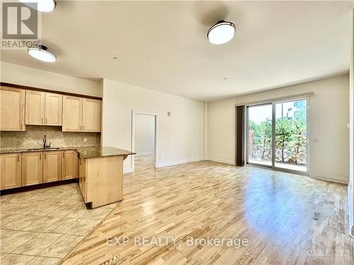 131 - 1425 Vanier Parkway, Ottawa, ON - Indoor Photo Showing Kitchen