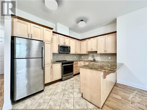 1425 Vanier Parkway Unit#131, Ottawa, ON - Indoor Photo Showing Kitchen With Stainless Steel Kitchen