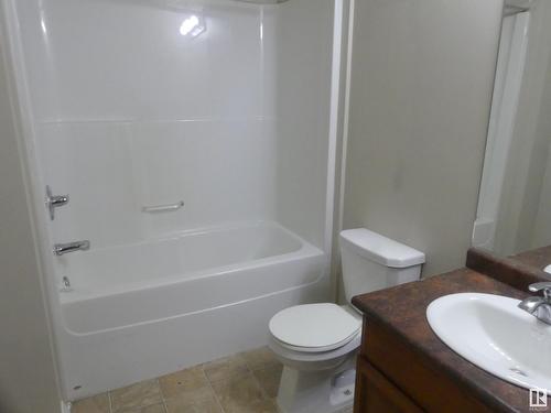 10603 107 Av Nw, Edmonton, AB - Indoor Photo Showing Bathroom