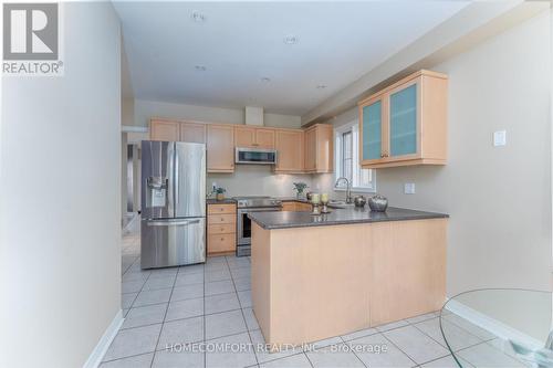 43 Buckhorn Avenue, Richmond Hill, ON - Indoor Photo Showing Kitchen With Double Sink
