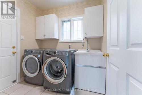 43 Buckhorn Avenue, Richmond Hill, ON - Indoor Photo Showing Laundry Room