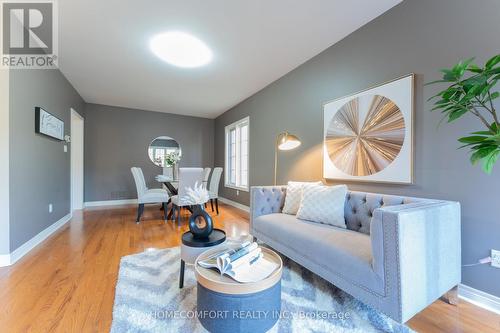 43 Buckhorn Avenue, Richmond Hill, ON - Indoor Photo Showing Living Room