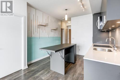 2006 - 56 Forest Manor Road, Toronto, ON - Indoor Photo Showing Kitchen