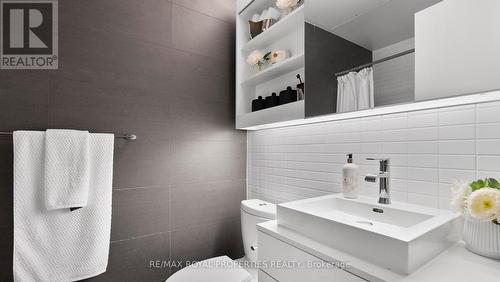 716 - 32 Trolley Crescent, Toronto, ON - Indoor Photo Showing Bathroom