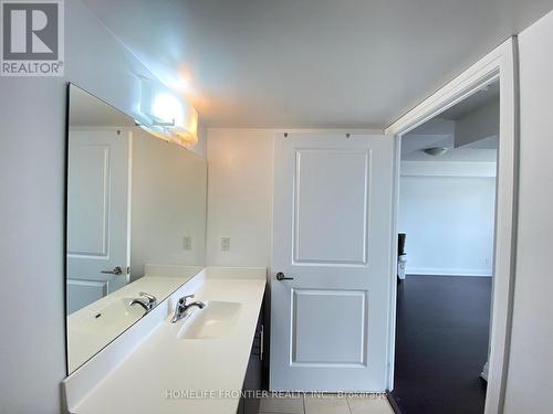 308 - 3520 Danforth Avenue, Toronto, ON - Indoor Photo Showing Bathroom