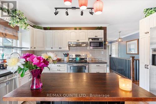 27 Sumac Terrace, Belleville, ON - Indoor Photo Showing Kitchen With Upgraded Kitchen