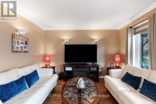 27 Sumac Terrace, Belleville, ON - Indoor Photo Showing Living Room